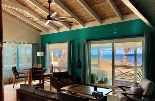Punaluu House | Oceanfront BeachHouse - Great work-from-home spot!