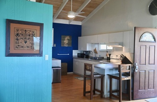 Punaluu House | Oceanfront BeachHouse - Great work-from-home spot!