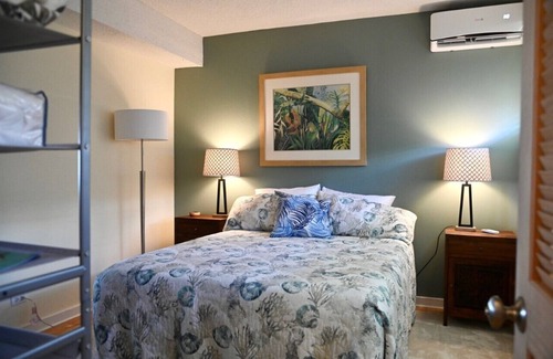 Punaluu House | Oceanfront BeachHouse - Great work-from-home spot!