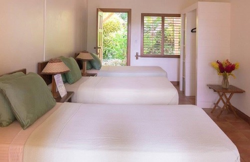 Bocas del Toro Bed & Breakfast | Oceanfront Bluff Beach Retreat - Spectacular 65 Ft Swimming Pool