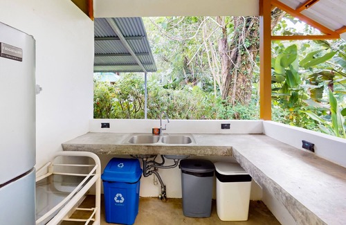 Ballena House | Oceanfront bungalow with ocean views, covered patio & free WiFi