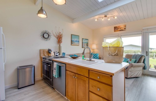 Gearhart Apartment | Oceanfront condo near Gearhart Golf Links - walk to beach - No pets