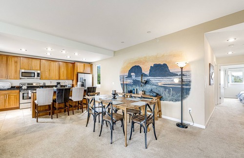 Rockaway Beach Condo | Oceanfront condo with mountain view, beach access, balcony, and washer/dryer - dog-friendly