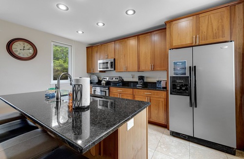 Rockaway Beach Condo | Oceanfront condo with mountain view, beach access, balcony, and washer/dryer - dog-friendly