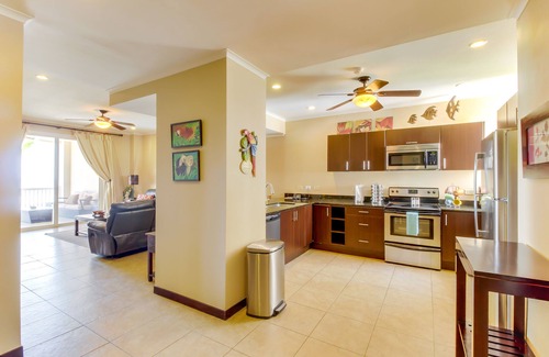 Barrio Los Villalobos Apartment | Oceanfront condo with sweeping beach views, pool & private balcony