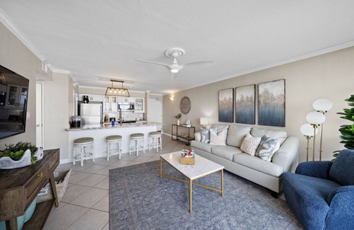 Galveston Condo | Oceanfront condo with resort style amenities, pool, and restaurants