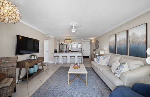 Galveston Condo | Oceanfront condo with resort style amenities, pool, and restaurants