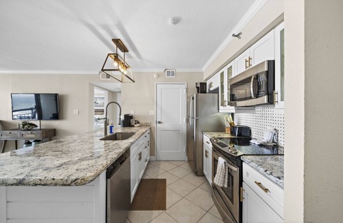 Galveston Condo | Oceanfront condo with resort style amenities, pool, and restaurants