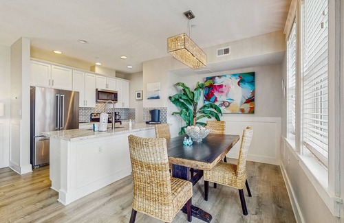 Red Fish Cove Condo | Oceanfront condo with gorgeous views, pool & hot tub - dog-friendly