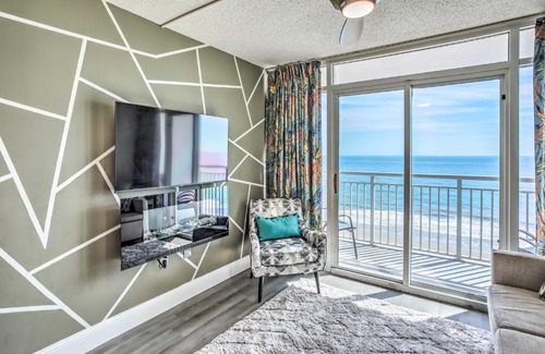 Myrtle Beach Apartment | Oceanfront Condo with Beach Access Near Boardwalk!