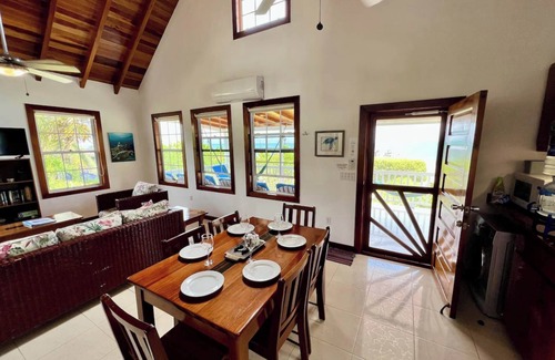 Caye Caulker Apartment | Oceanfront, dock/pool/AC-Lauras Lookout-3 bed/2 bath sleeps 7