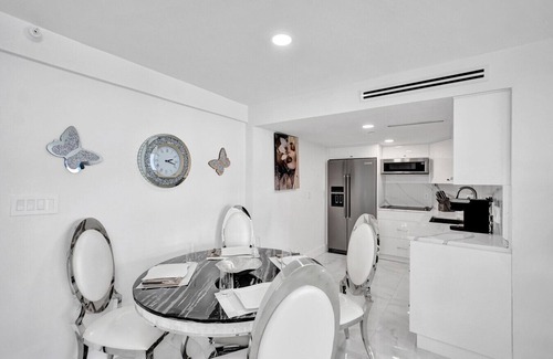 Mid Beach Apartment | Oceanfront Escape with Resort Amenities, Gym, Pools & Sauna 1408