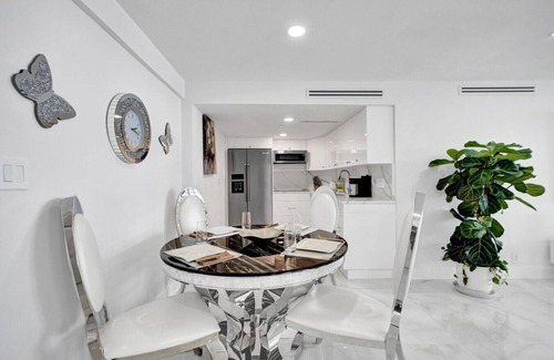 Mid Beach Apartment | Oceanfront Escape with Resort Amenities, Gym, Pools & Sauna 1408