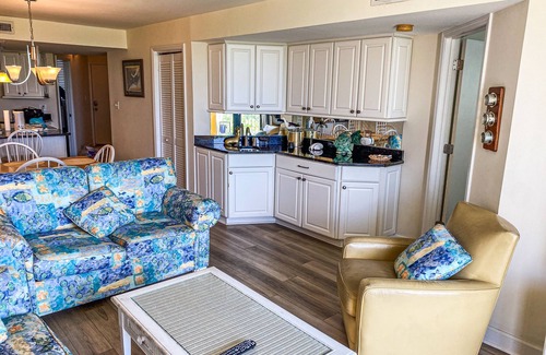 Atlantic Beach Condo | Oceanfront, First-Floor Condo with Balcony, Ocean View & Shared Pools/Tennis