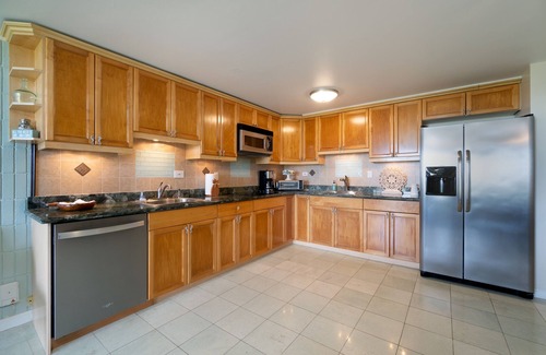 Punaluu Condo | Oceanfront & Ground floor- sleep to the sound of waves!