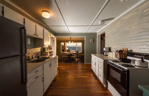 Anacortes House | Oceanfront home steps from private beach & only a quick drive to Anacortes!