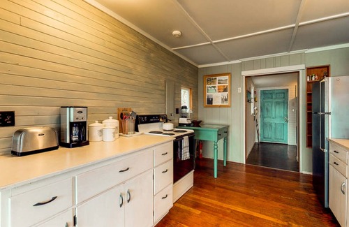 Anacortes House | Oceanfront home steps from private beach & only a quick drive to Anacortes!