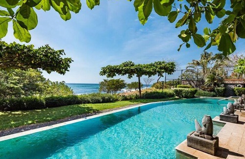 Playa Langosta Condo | Oceanfront Luxury in Playa Langosta Near Tamarindo