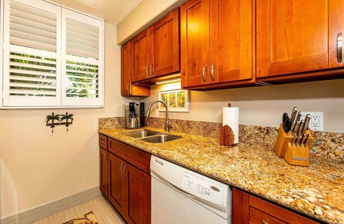 Maalaea Condo | Oceanfront Maui Gem, Sugar Beach Access, Panoramic Views, Pool, Kanai A Nalu 319