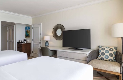 Garrison Historic Area Hotel | Oceanfront Retreat: 4 Suites w/Stunning Bay Views & Spa Access - Two Pools