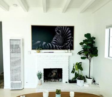 Eastern Malibu Apartment | Oceanfront Retreat Sandy Toes Oasis