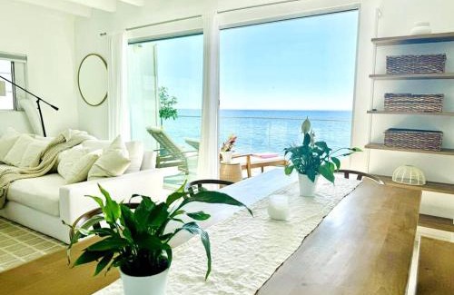 Eastern Malibu Apartment | Oceanfront Retreat Sandy Toes Oasis