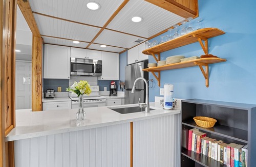 Saint Simons Island Condo | Oceanfront Shipwatch #101 Pool + Boardwalk on East Beach