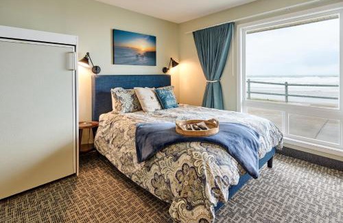 Lincoln City House | Oceanfront Studio - Ground Floor - Sleeps 4