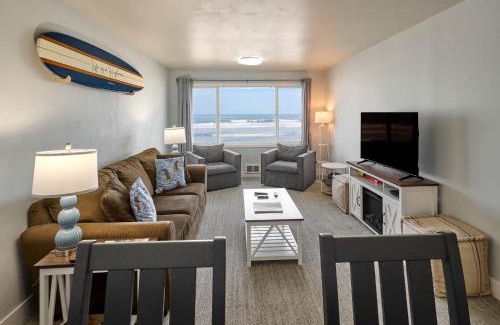 Lincoln City House | Oceanfront Suite - Upper Floor
