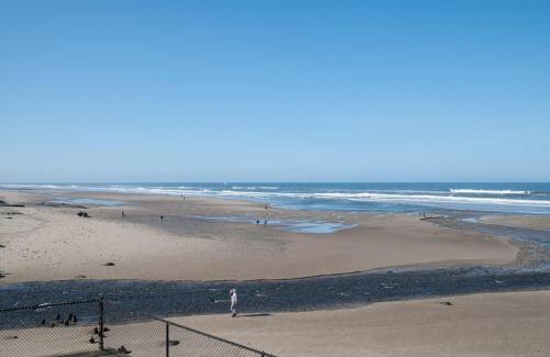 Lincoln City House | Oceanfront Suite - Upper Floor
