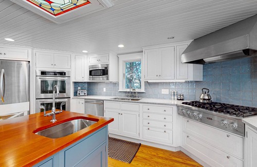 Tenants Harbor House | Oceanfront two-story house with wraparound deck & gas grill - snowbird-friendly