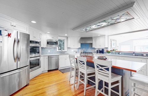 Tenants Harbor House | Oceanfront two-story house with wraparound deck & gas grill - snowbird-friendly