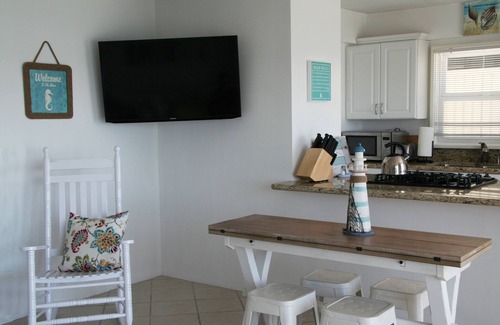 Eastern Malibu Apartment | Oceanfront Views Get-Away Carbon Beach - Starfish