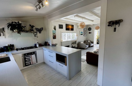 Haumoana Cottage | Oceanside Oasis