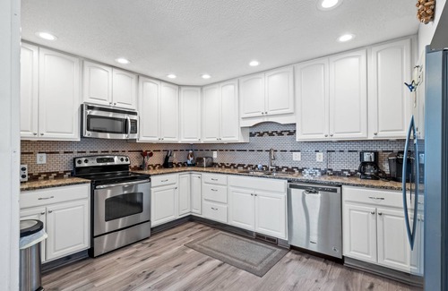 Ocean Isle Beach House | Oceanside/Private Beach Walkway no streets to cross-Sleeps 14, Great Price, Pool