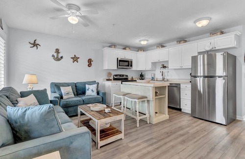 Surf City Condo | Oceanview condo located within walking distance to the beach!
