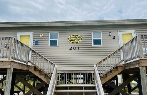 Surf City House | Oceanview condos x2 together with people while still having your own space