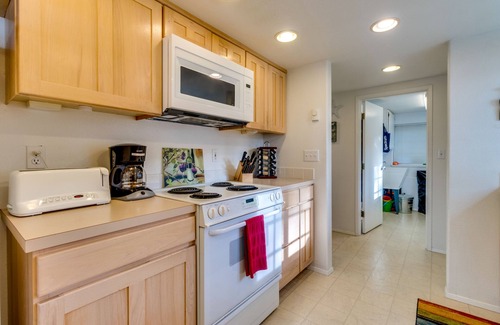 Oceanside House | Oceanview Group Getaway in Prime Beachside Location