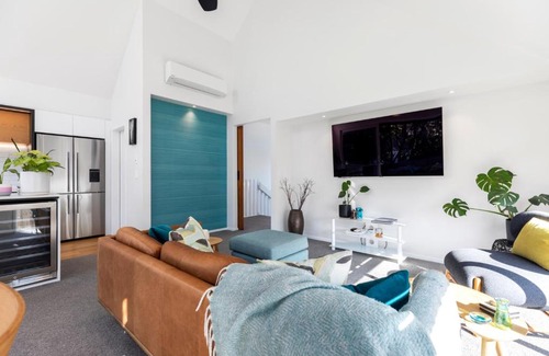 Mount Maunganui House | Oceanview Magic - Mount Maunganui Holiday Home