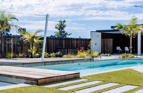 Tahunanui Apartment | Oceanview Retreat