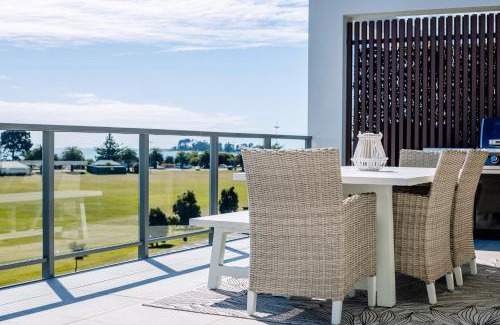 Tahunanui Apartment | Oceanview Retreat