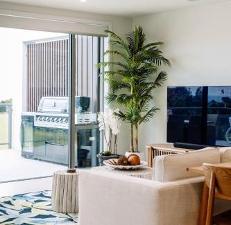 Tahunanui Apartment | Oceanview Retreat