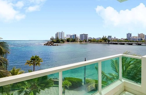 Puerta de Tierra Apartment | Oceanview Sub Penthouse, Walk to Beach & Pool