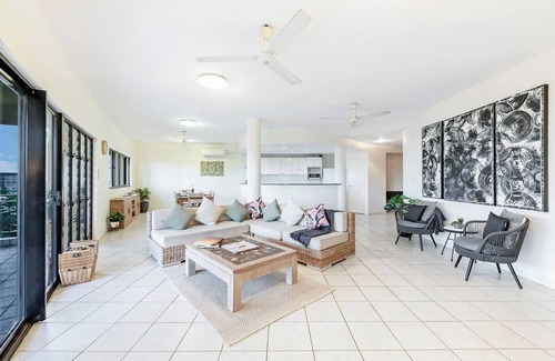 Darwin City Centre Apartment | Oceanview Tropical A Top End Poolside Oasis