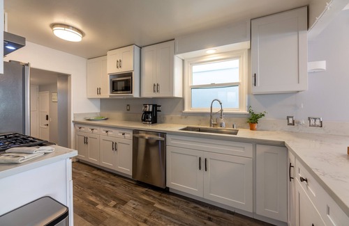 Sunset Beach House | October 10% Off - Beachfront House - New Remodel - Views, Spa + Deck