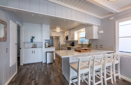Sunset Beach House | October 10% Off - Beachfront House - New Remodel - Views, Spa + Deck