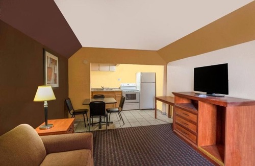 Odessa Hotel | Odessa Room Near Gertrude Bruce Center w/Free Parking