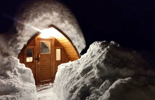 Taninges Ski Chalet | Off Grid Full Chalet - 7 bedrooms - 12 people - 8 bathrooms