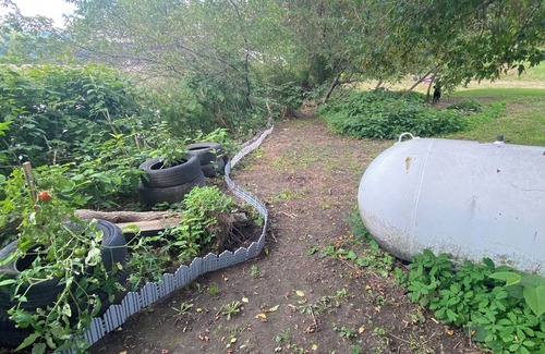 East Randolph House | Off Grid Glamping Shed with River Access