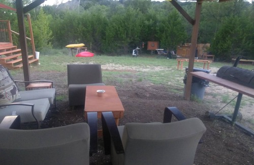 Oatmeal Cabin | Off grid Glamping cabin. 45 min from north Austin 5 min to Lake Travis